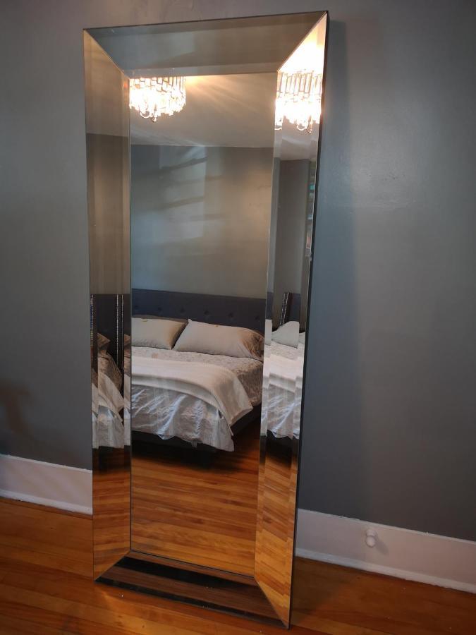 Room With King Bed In Shared 3 Bedroom Downtown Montréal Esterno foto