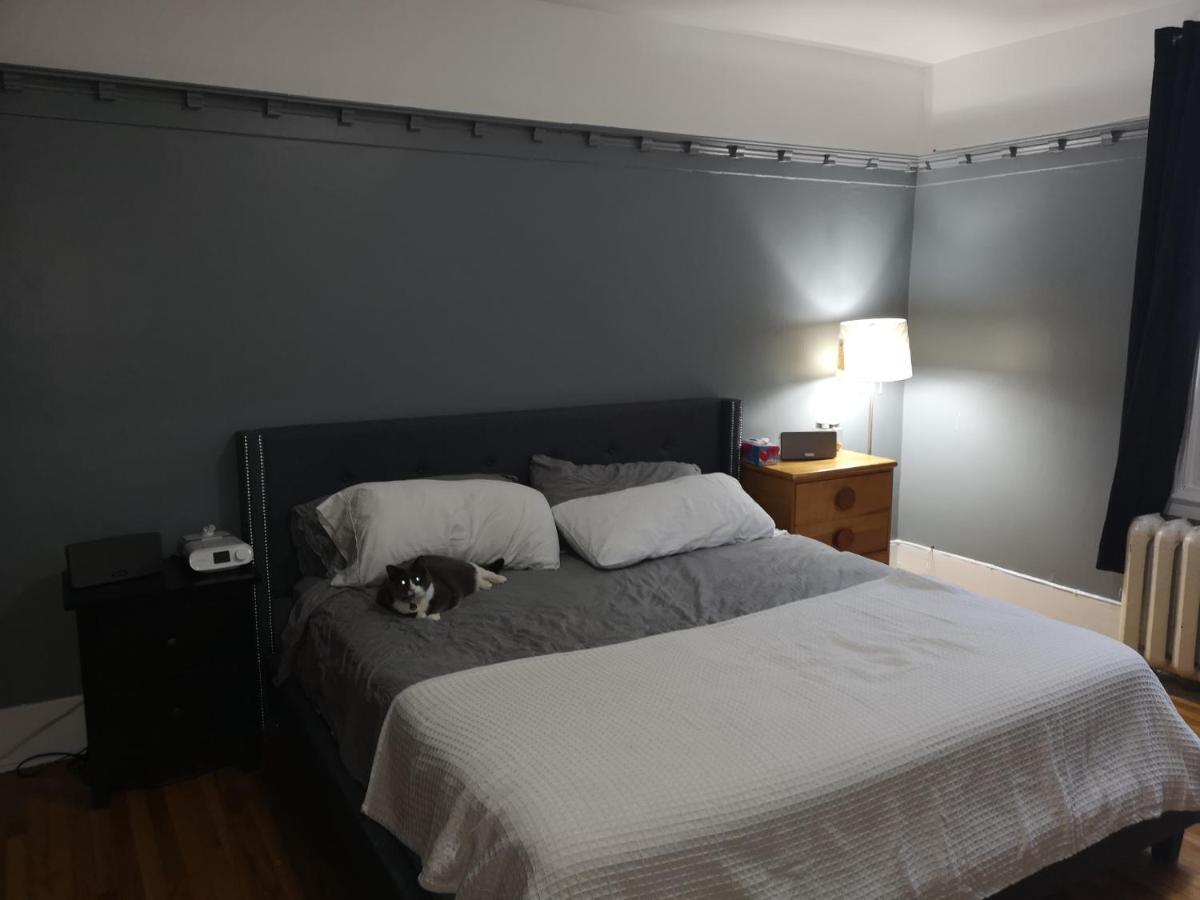 Room With King Bed In Shared 3 Bedroom Downtown Montréal Esterno foto